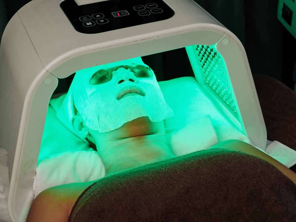 Gettin’ Down with LED Light Therapy: Breaking Down this Game-Changer in Skin Care 