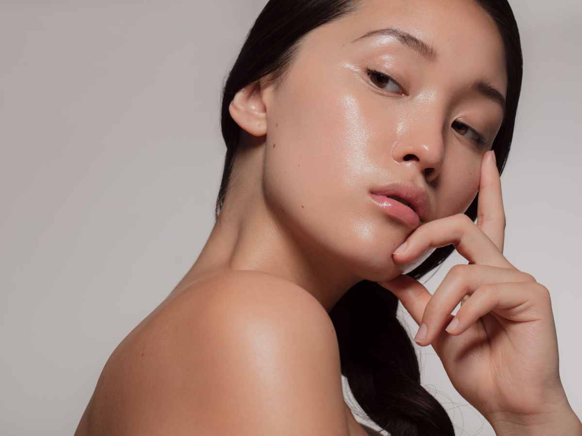 Cracking the Code on Oily Skin: Your All-Inclusive Handbook 